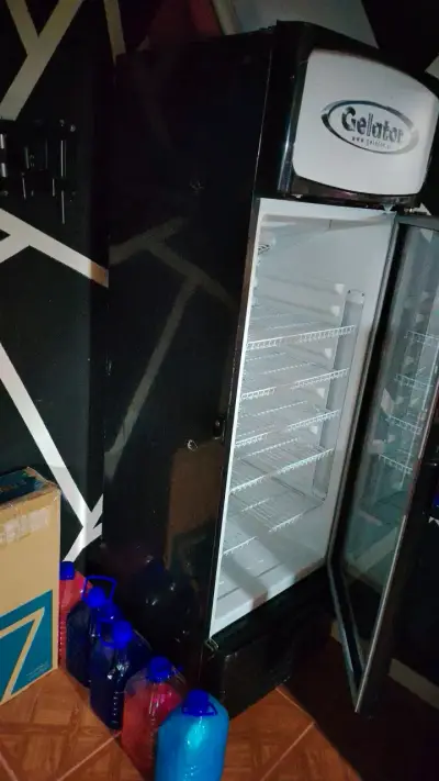 Refrigerador exhibidor Gelator en buen estado - miniatura 3