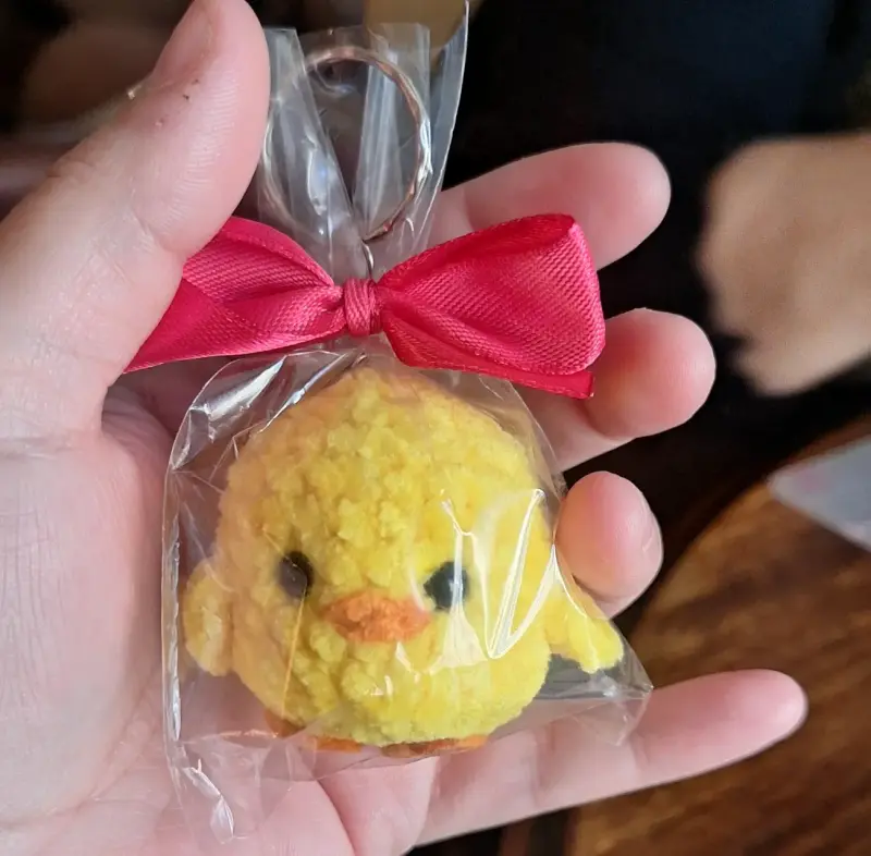 Llavero amigurumi de pollito