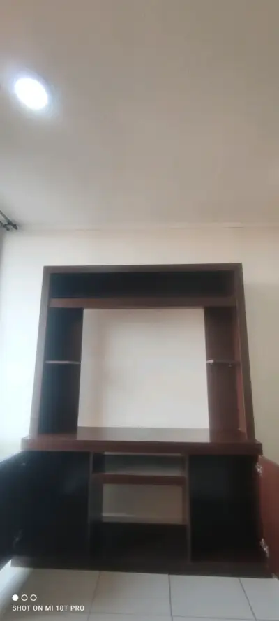Mueble de TV ( Rack) de madera oscuro con estantes - miniatura 3