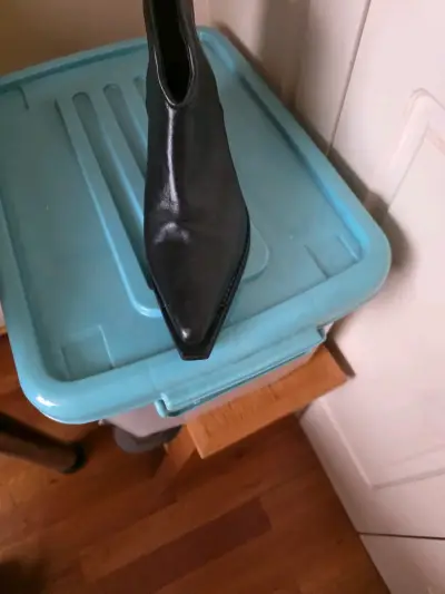 Botines de cuero negro con cierre trasero - miniatura 1