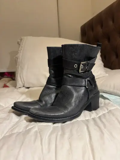 Botines de cuero negro con hebillas - miniatura 1