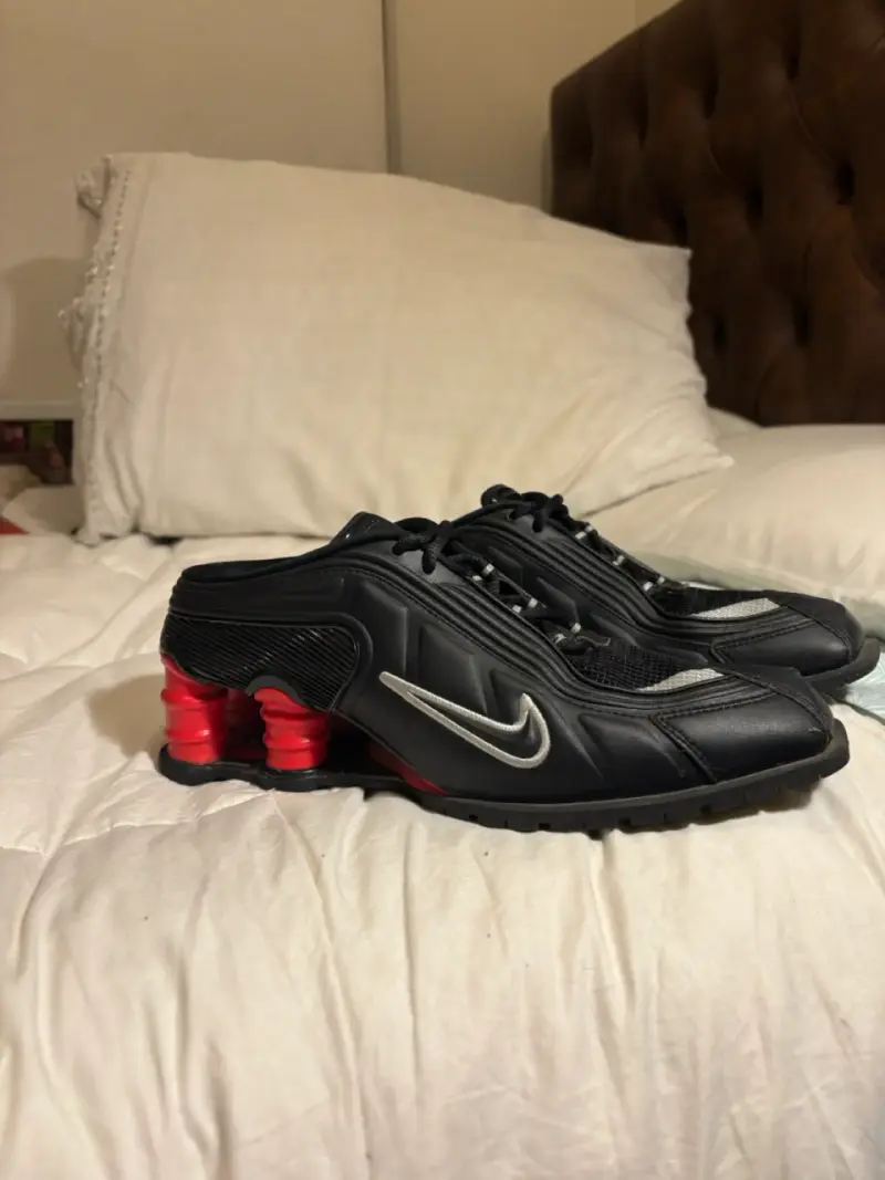 Zapatillas Nike Shox negras y rojas - 2