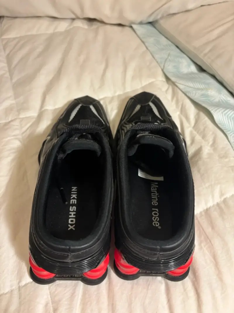 Zapatillas Nike Shox negras y rojas - 3