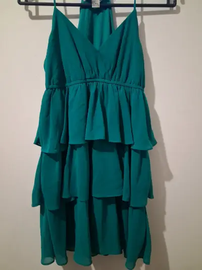 Vestido verde esmeralda Forever 21 con volantes - miniatura 1