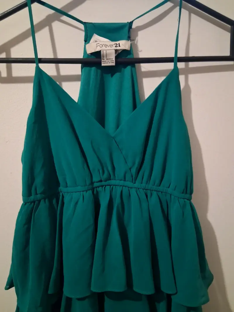 Vestido verde esmeralda Forever 21 con volantes - 2