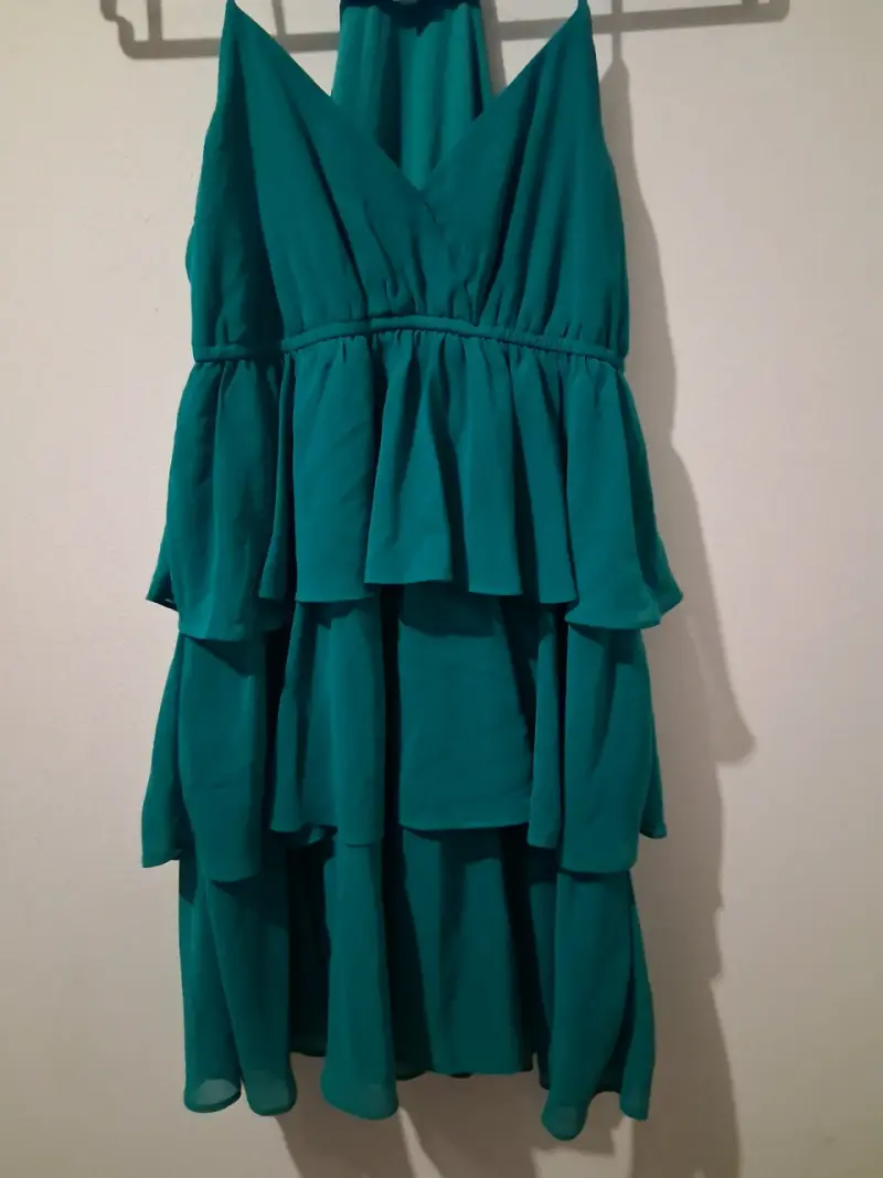 Vestido verde esmeralda Forever 21 con volantes - 3