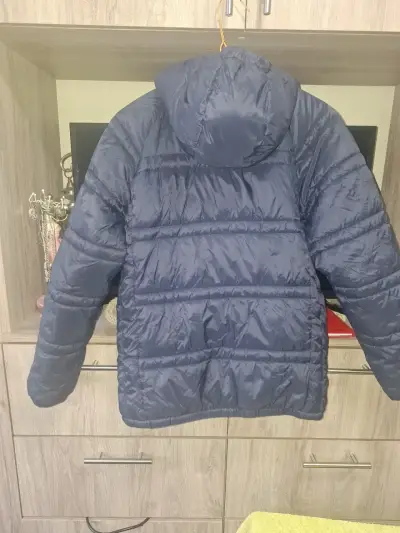 Chaqueta acolchada azul con capucha para hombre - miniatura 1