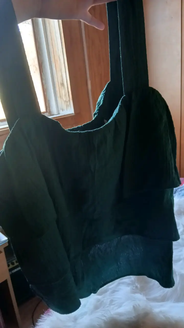 Blusa verde con tirantes anchos - 3
