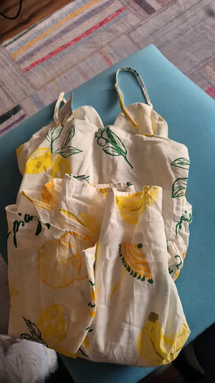 Vestido de verano estampado floral amarillo y verde - 6