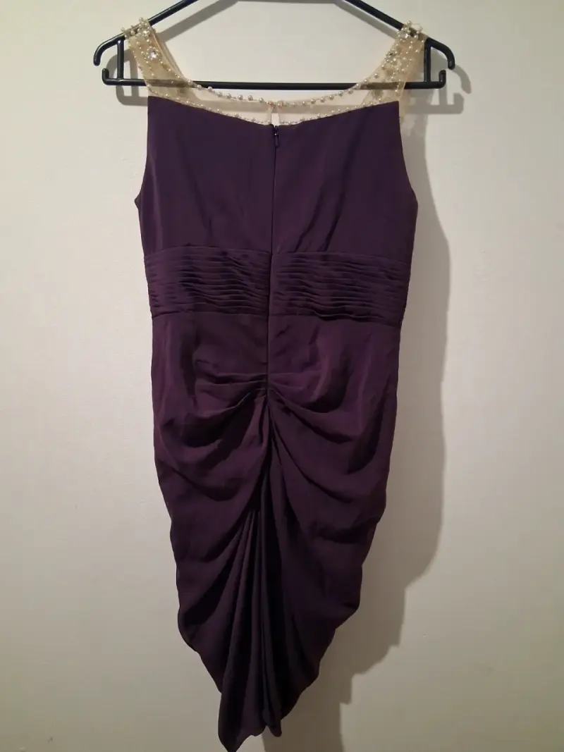 Vestido de noche morado con detalles de encaje - 5