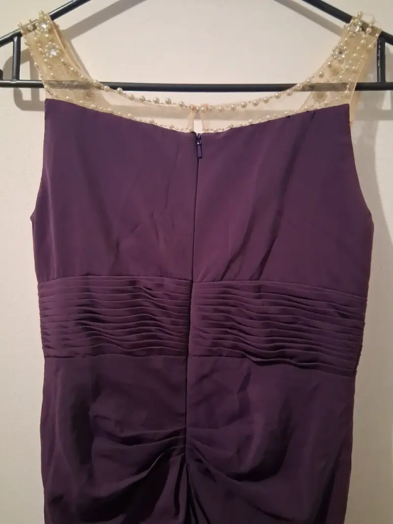 Vestido de noche morado con detalles de encaje - 6