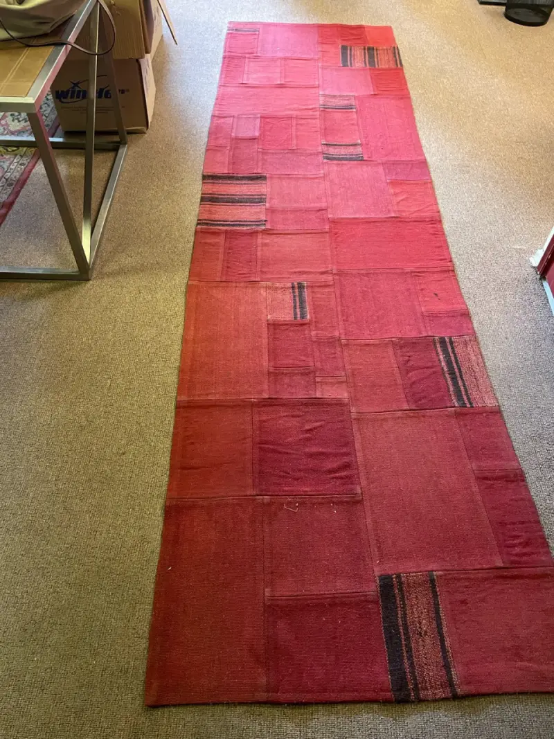 Alfombra pasillera roja estilo patchwork