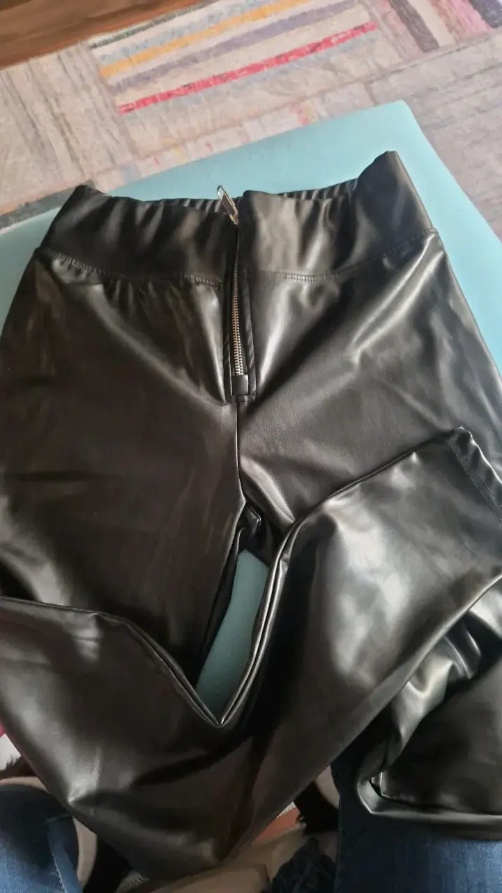 Leggings de cuero sintético negro para mujer - 5