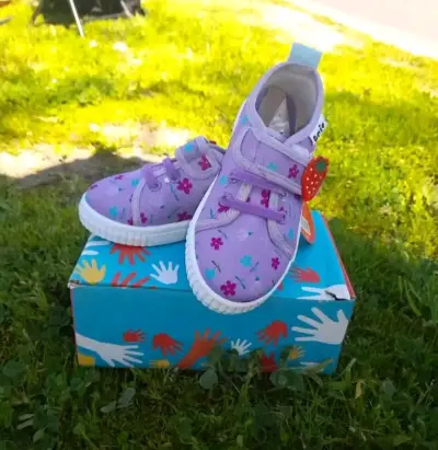 Zapatillas infantiles Brio con diseño colorido - miniatura 1