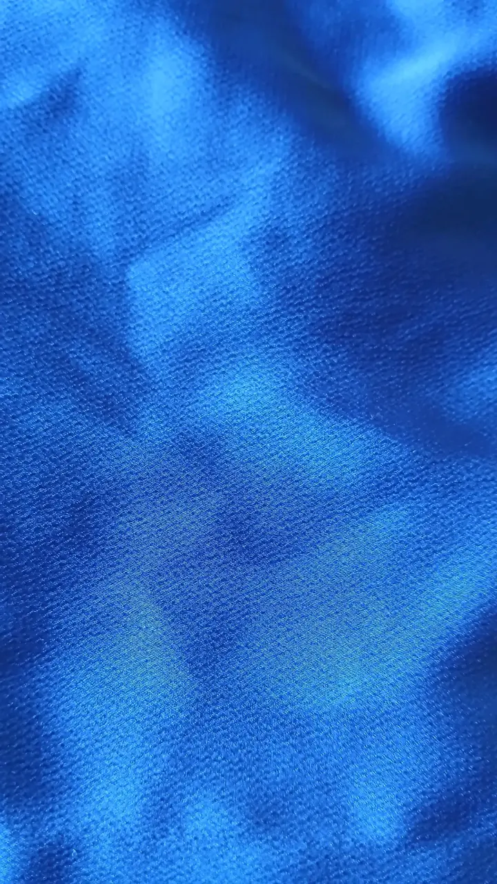 Blusa azul satinada con detalle de lazo - 6