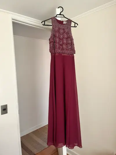Vestido largo burdeo ASOS con pedrería – talla S - miniatura 1