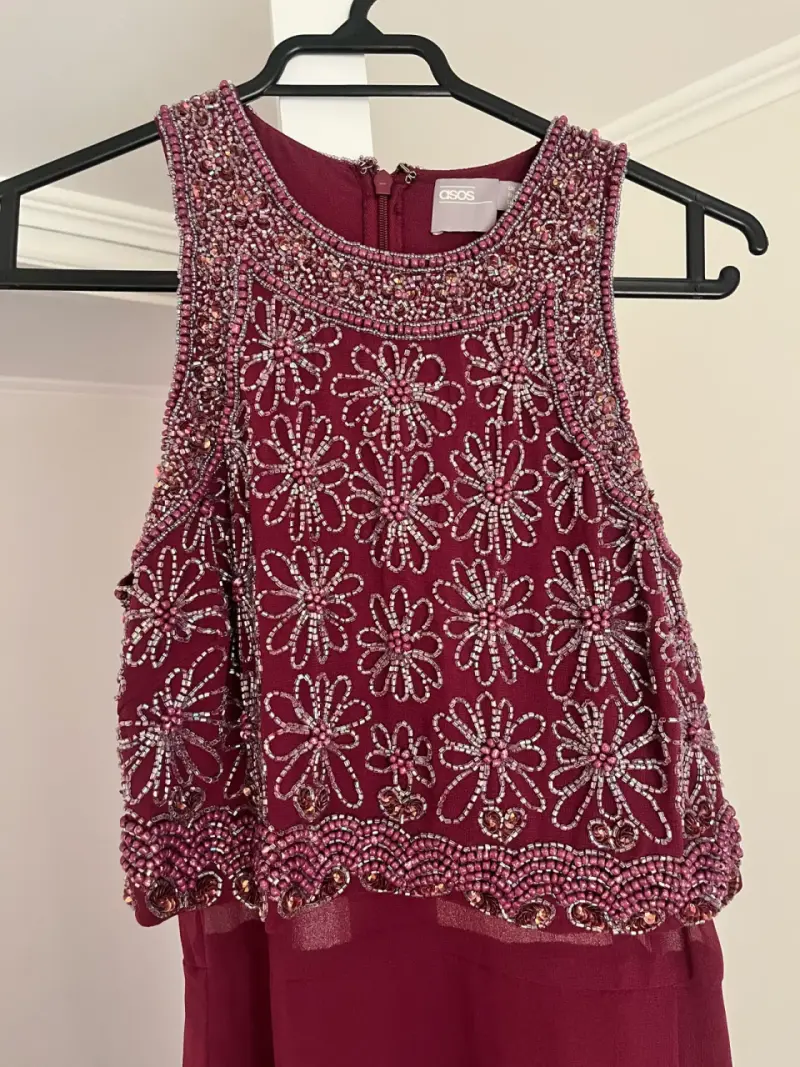 Vestido largo burdeo ASOS con pedrería – talla S - 2