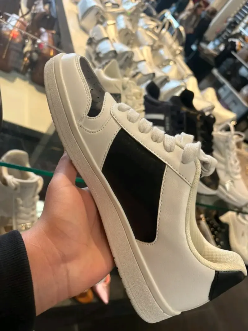 Zapatillas deportivas blancas y negras Guess - 2