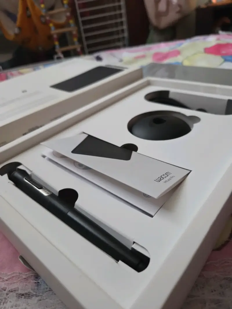 Tableta Gráfica Wacom Intuos Pro con detalle - 2