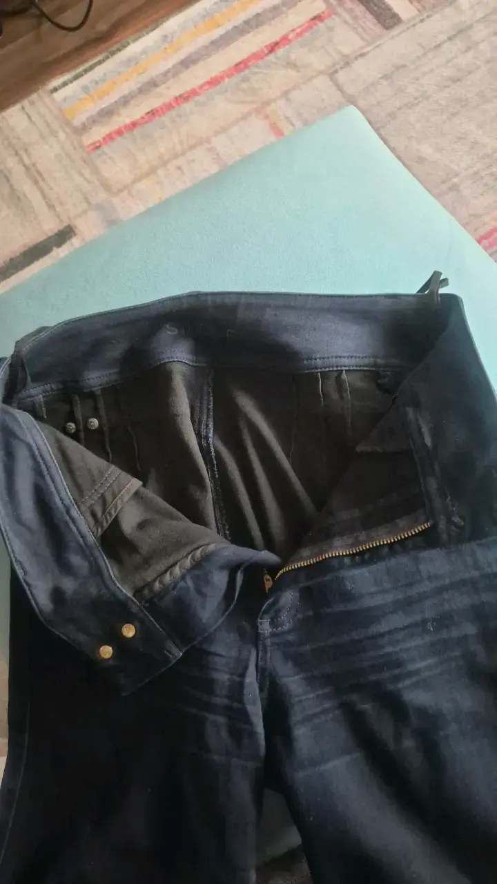 Jeans azul oscuro Studio F con detalles dorados - 2