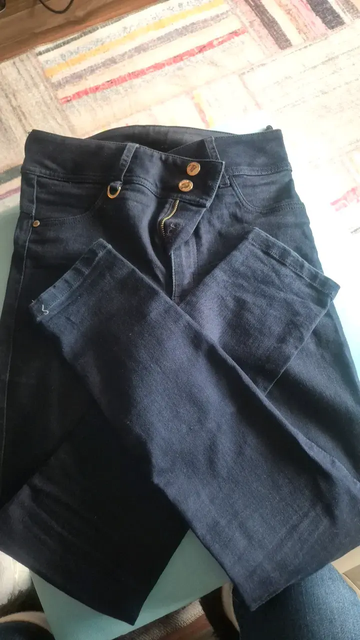 Jeans azul oscuro Studio F con detalles dorados - 5