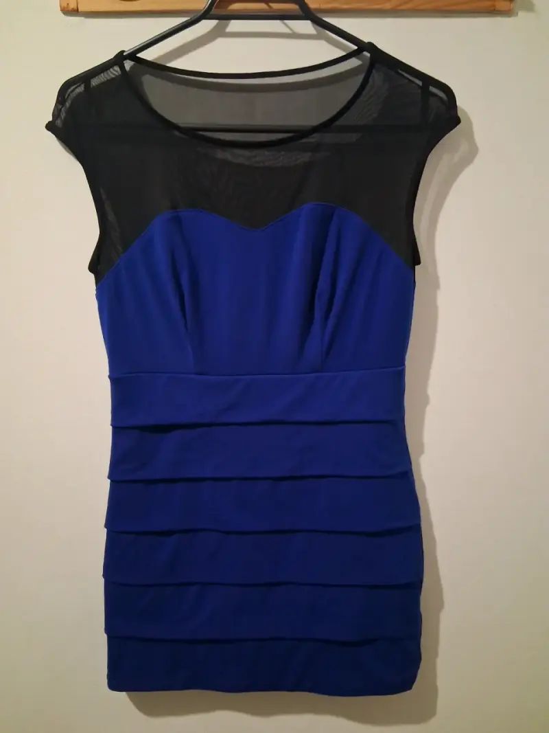 Vestido azul con malla negra elegante - 1