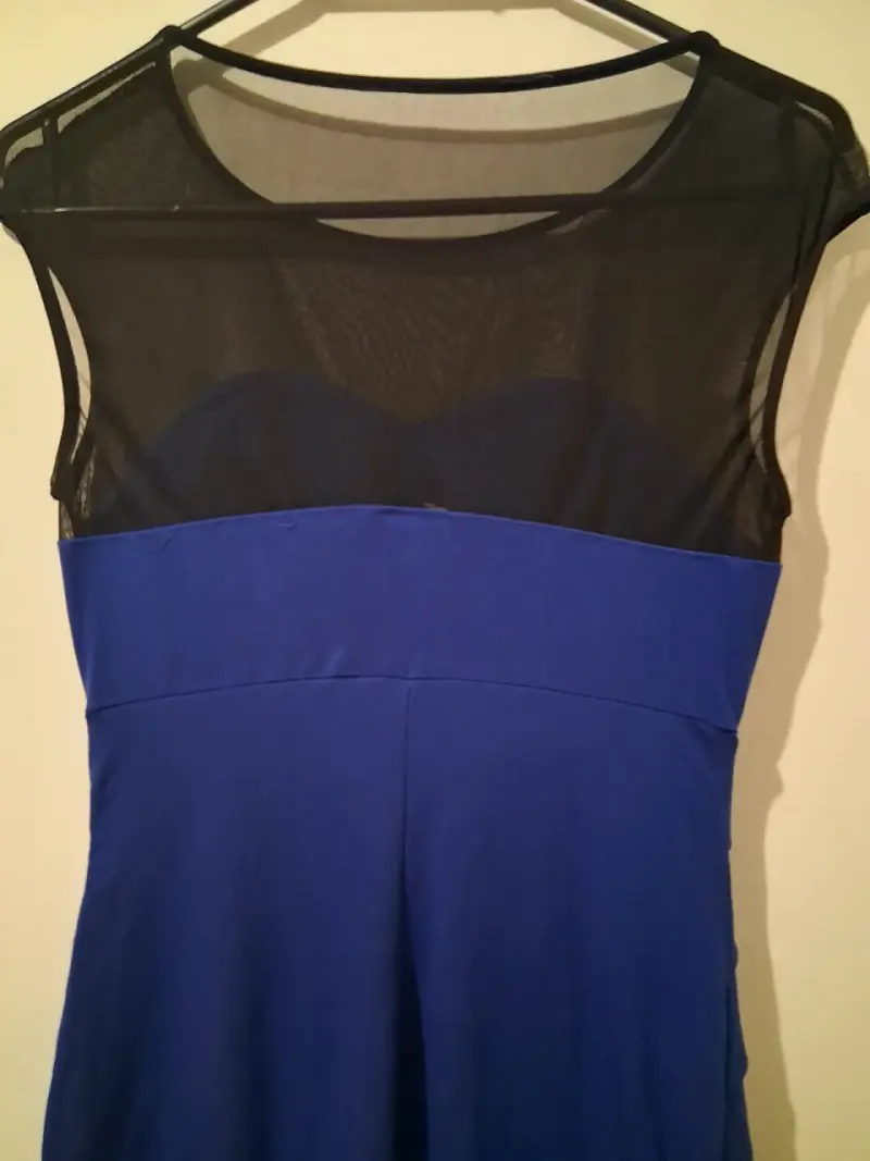 Vestido azul con malla negra elegante - 5