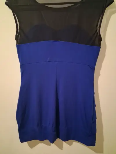 Vestido azul con malla negra elegante - miniatura 6