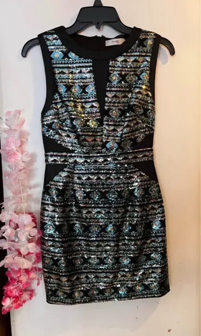 Vestido corto de lentejuelas Ficelle - miniatura 1