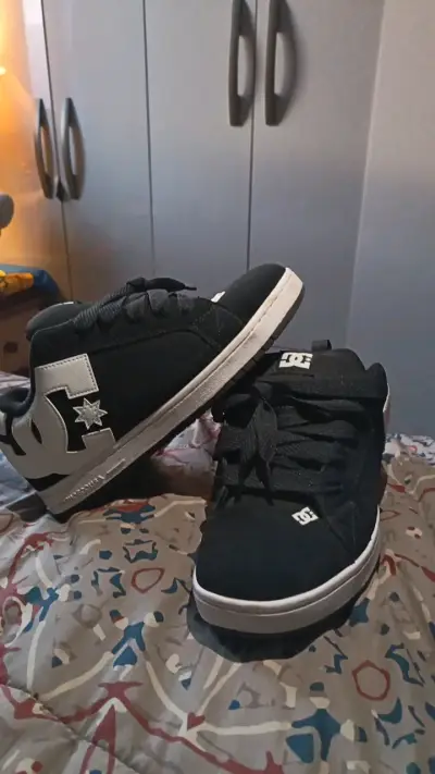 Zapatillas DC negras urbanas - miniatura 1