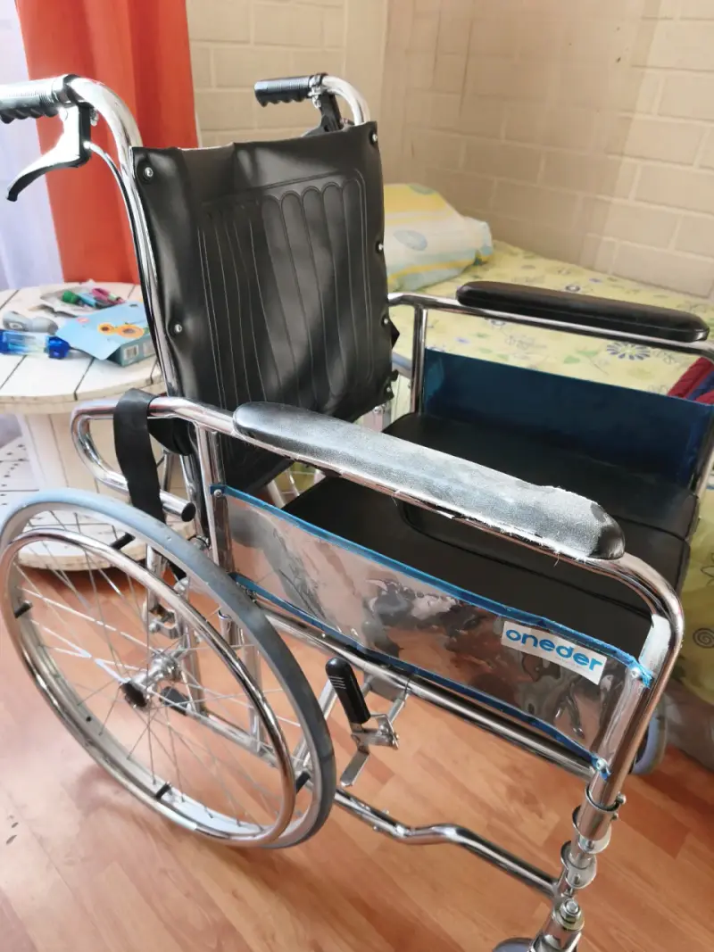 Silla de ruedas plegable Oneder en buen estado - 1