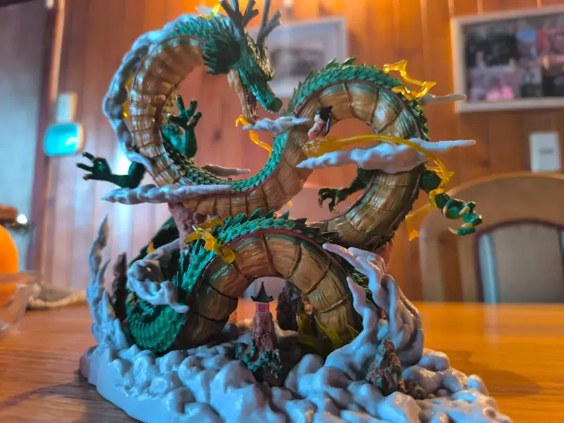 Figura de colección dragón Shenron