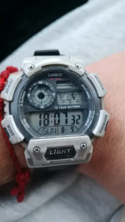 Reloj Casio resistente al agua. - miniatura 1