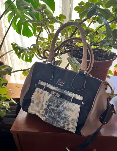 Bolso Guess con diseño animal print - miniatura 1