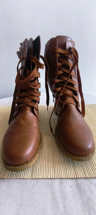 Botas de cuero marrón con cordones - miniatura 1