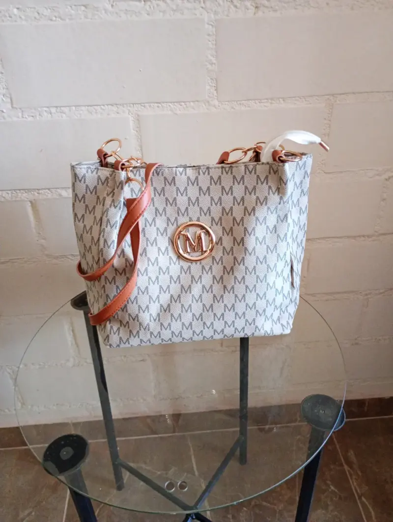 Bolso de hombro con diseño de monograma - 4