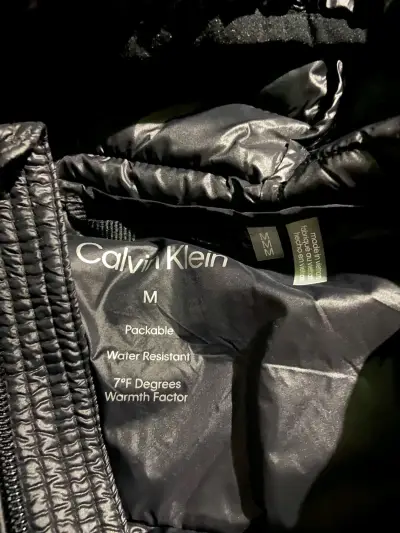 Chaqueta negra Calvin Klein impermeable - miniatura 3