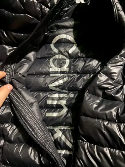 Chaqueta negra Calvin Klein impermeable - miniatura 6