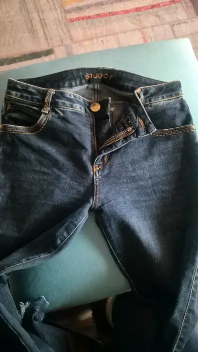 Jeans de mezclilla azul para mujer - miniatura 4