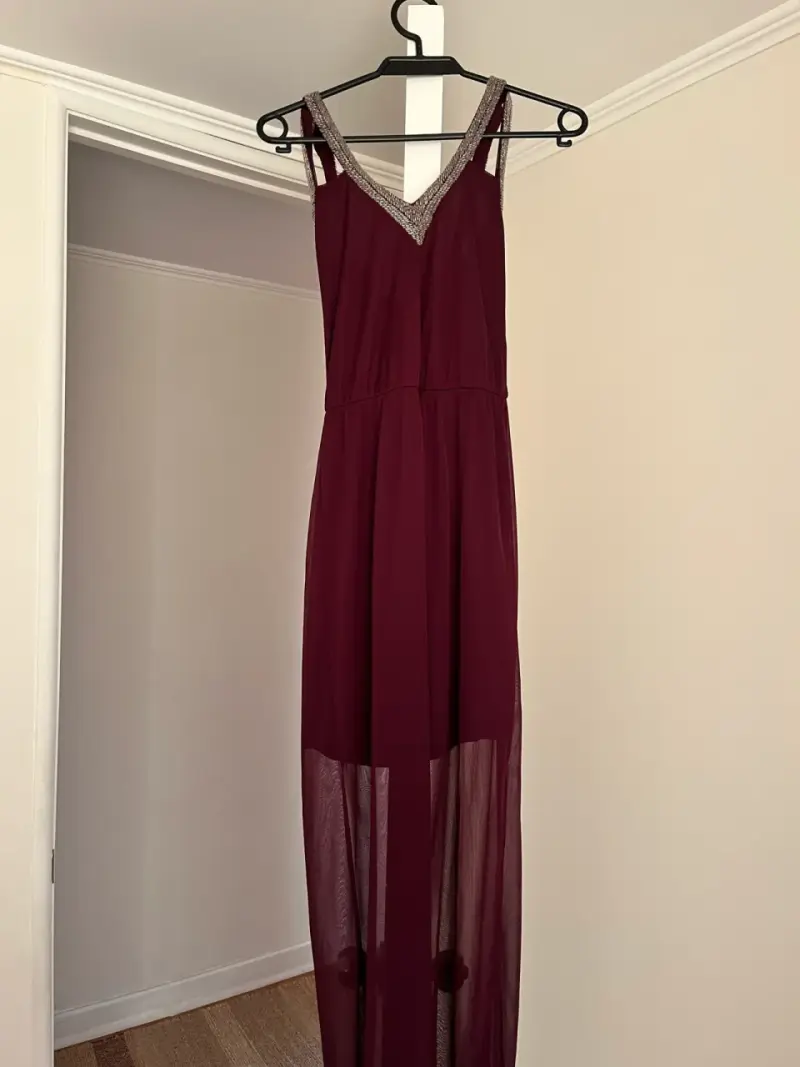 Vestido burdeo Miss Selfridge con pedrería – fiest - 1