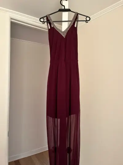 Vestido burdeo Miss Selfridge con pedrería – fiest - miniatura 1