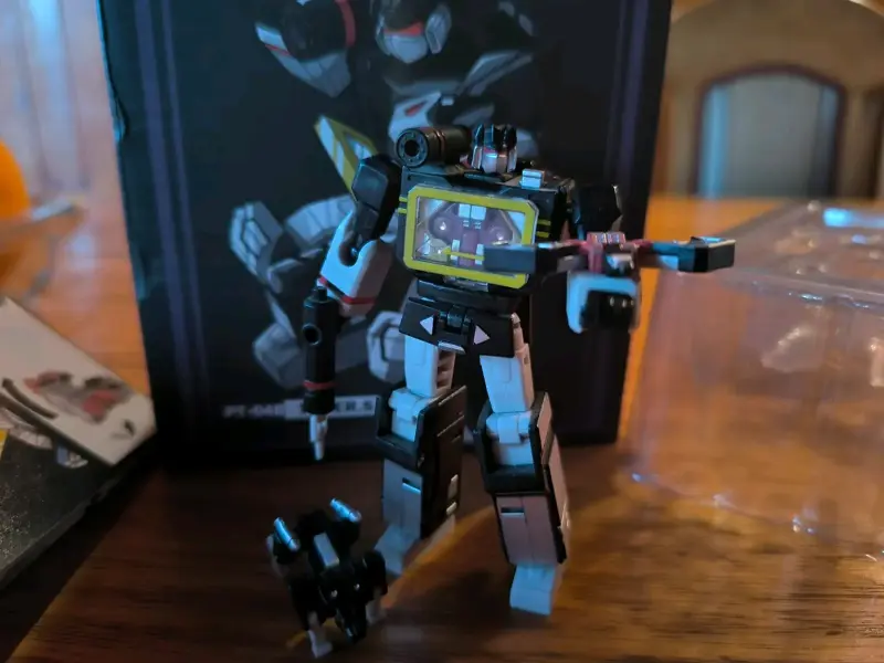 Figura de acción Soundwave con accesorios - 2