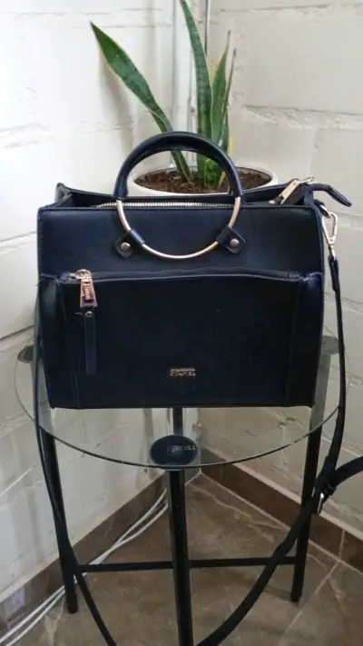 Bolso negro elegante Secret con asas doradas - miniatura 1