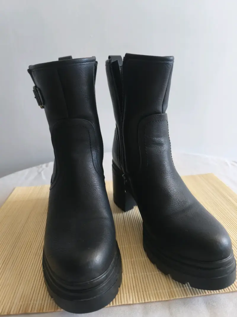 Botines de cuero negro con tacón grueso - 1