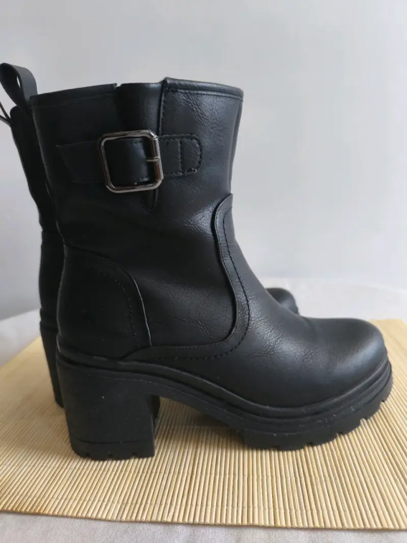 Botines de cuero negro con tacón grueso - 2