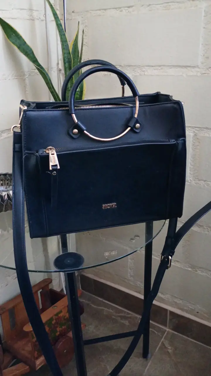 Bolso negro elegante Secret con asas doradas - 3