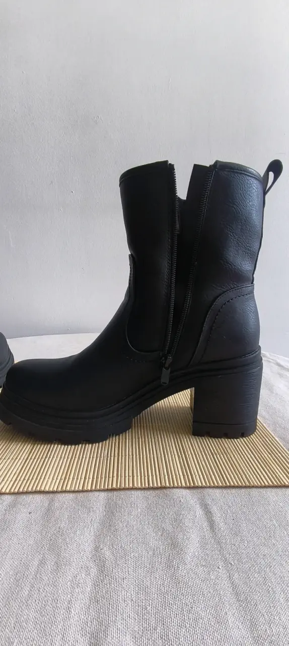 Botines de cuero negro con tacón grueso - 4