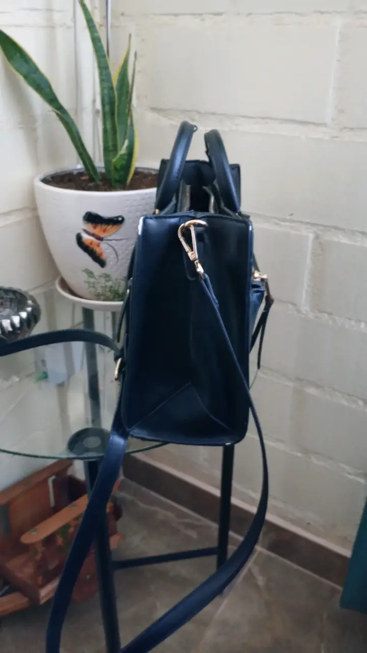 Bolso negro elegante Secret con asas doradas - 5