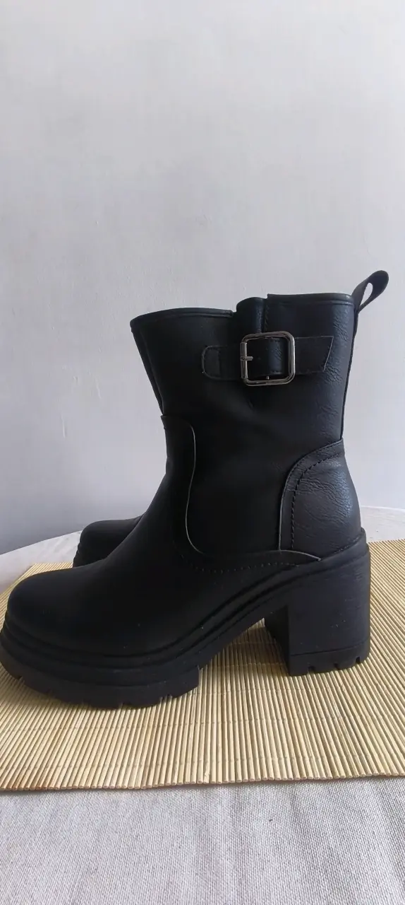 Botines de cuero negro con tacón grueso - 5