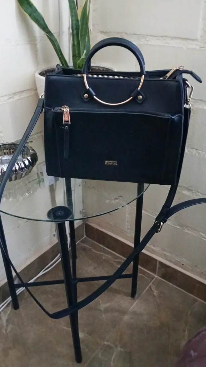 Bolso negro elegante Secret con asas doradas - 6